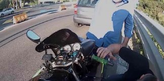 Sbarra colpisce motociclista nella corsia Telepass Sbarra colpisce motociclista