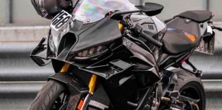 Foto spia BMW S 1000 RR 2027: beccata al Nürburgring quasi senza veli, guidata dal CEO in persona BMW S 1000 RR 2027